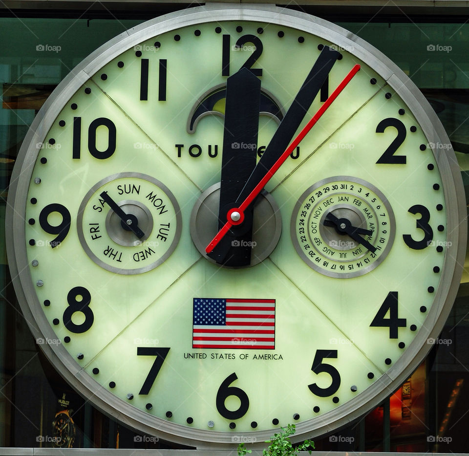 clock big nyc torneau by delvec