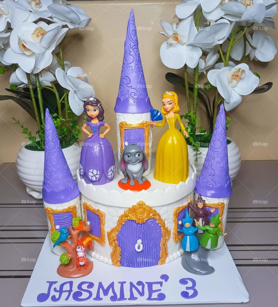 Cake, everything edible