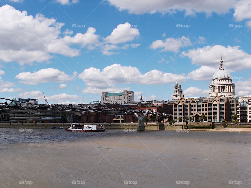 Summer vacation sightseeing in London 