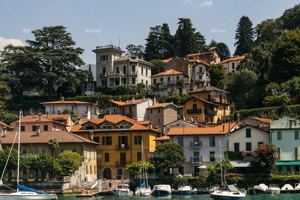 Lago Como no norte da Itália é um lugar lindo para se conhecer na Europa, com paisagens incríveis!
