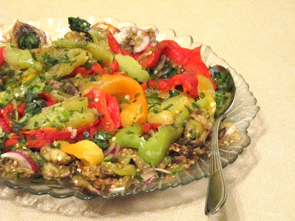 Pepper eggplant salad with garlic sauce