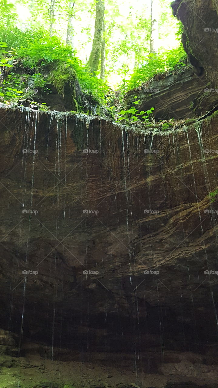 Rain over the ledge