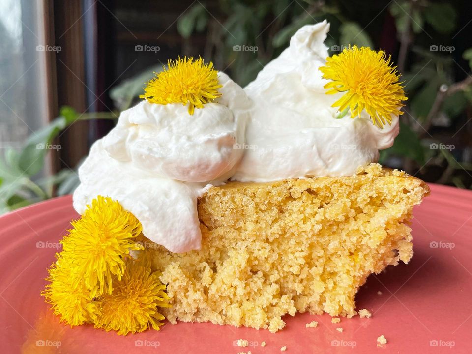 Lemon Cake with Whipped Cream! Yellow dandelions for a little dazzle dazzle. 🤩