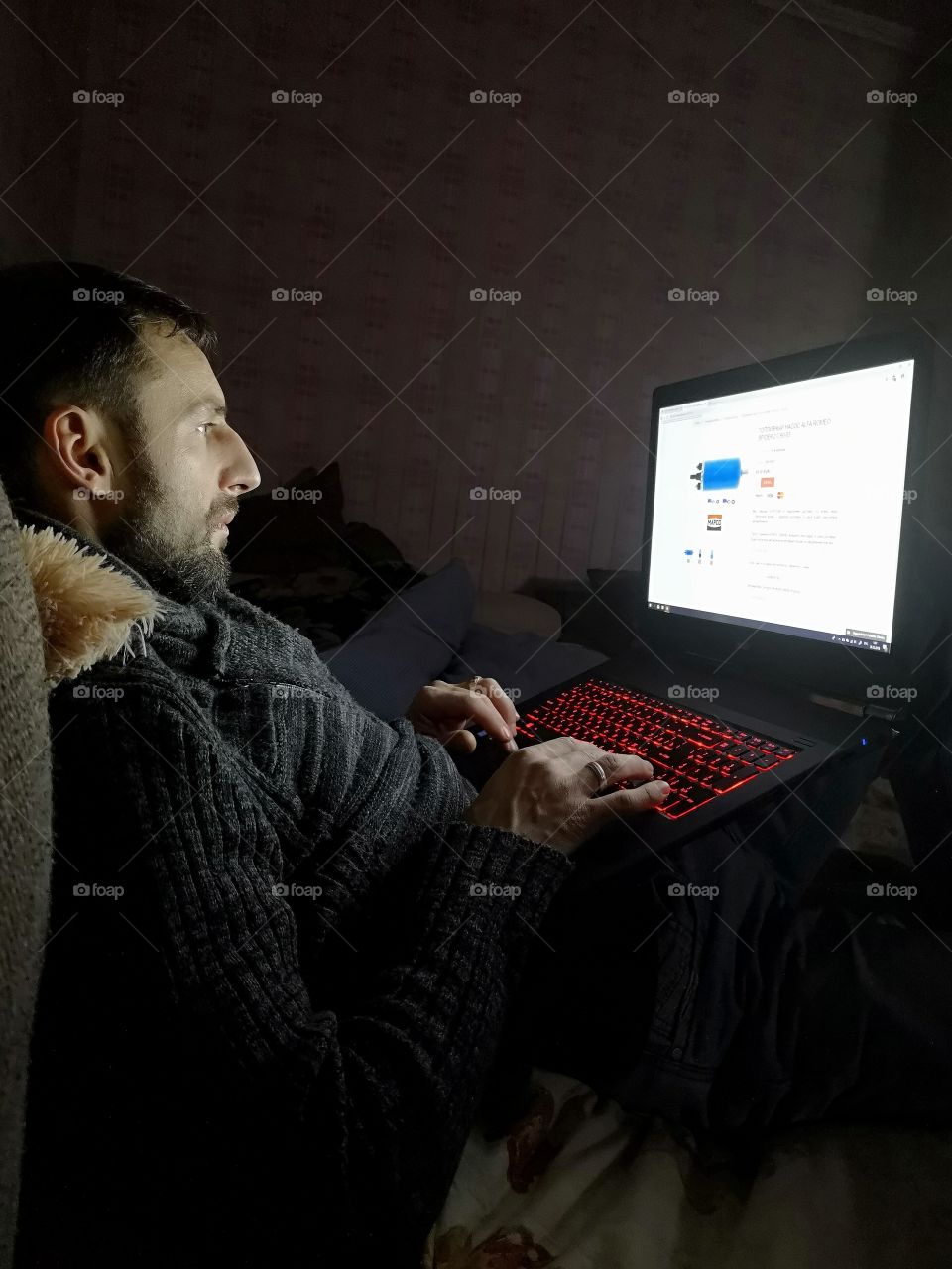 Night man in internet