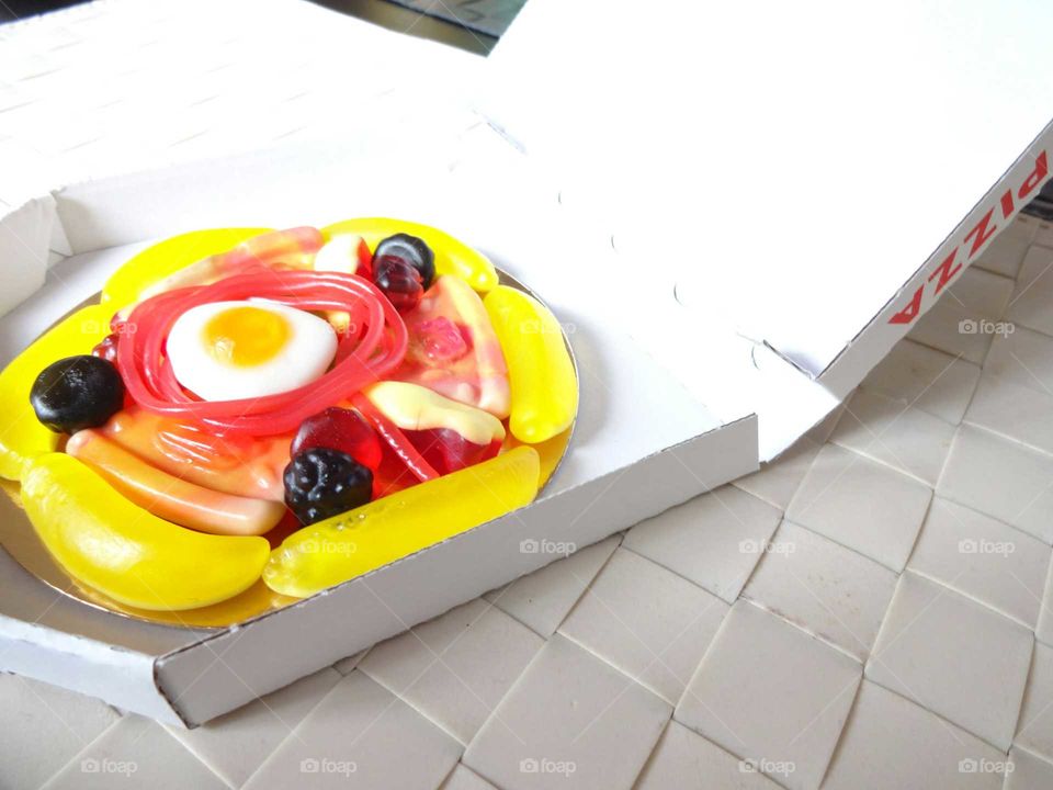 MINI CANDY PIZZA