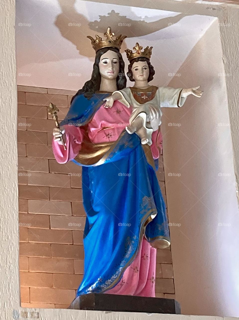 🙏 🇪🇸 Oh Maria, ruega por nosotros que recurrimos a ti.  Amén.  🇧🇷 Ó Maria, Nossa Senhora, rogai por nós que recorremos a vós. Amém. / 🇺🇸 O Mary, pray for us that we turn to you.  Amen. / 🇮🇹 O Madonna, prega per noi che ci rivolgiamo a te. Amen. 
