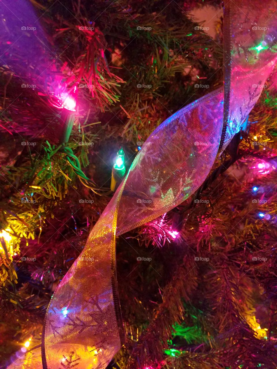 I really do love this snowflake ribbon as it captured the colorful lights so beautifully