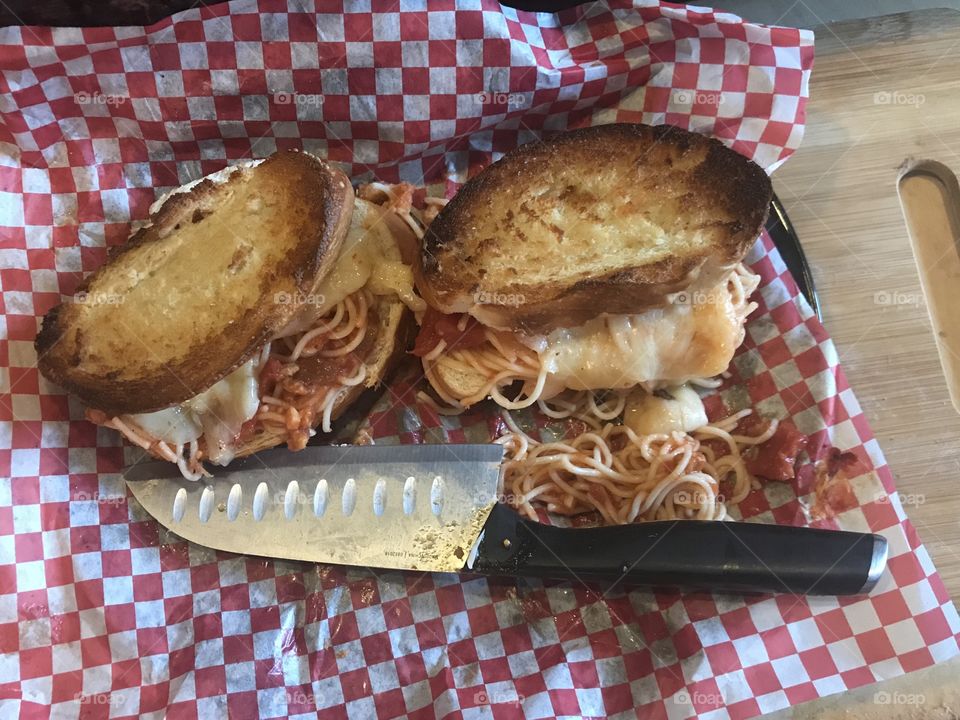 Spaghetti and mozzarella sandwiches 