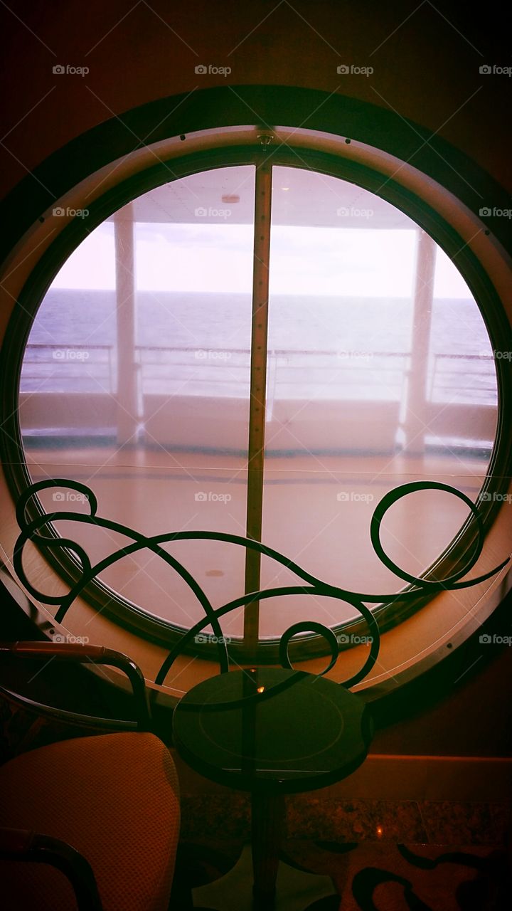 Round window to sea