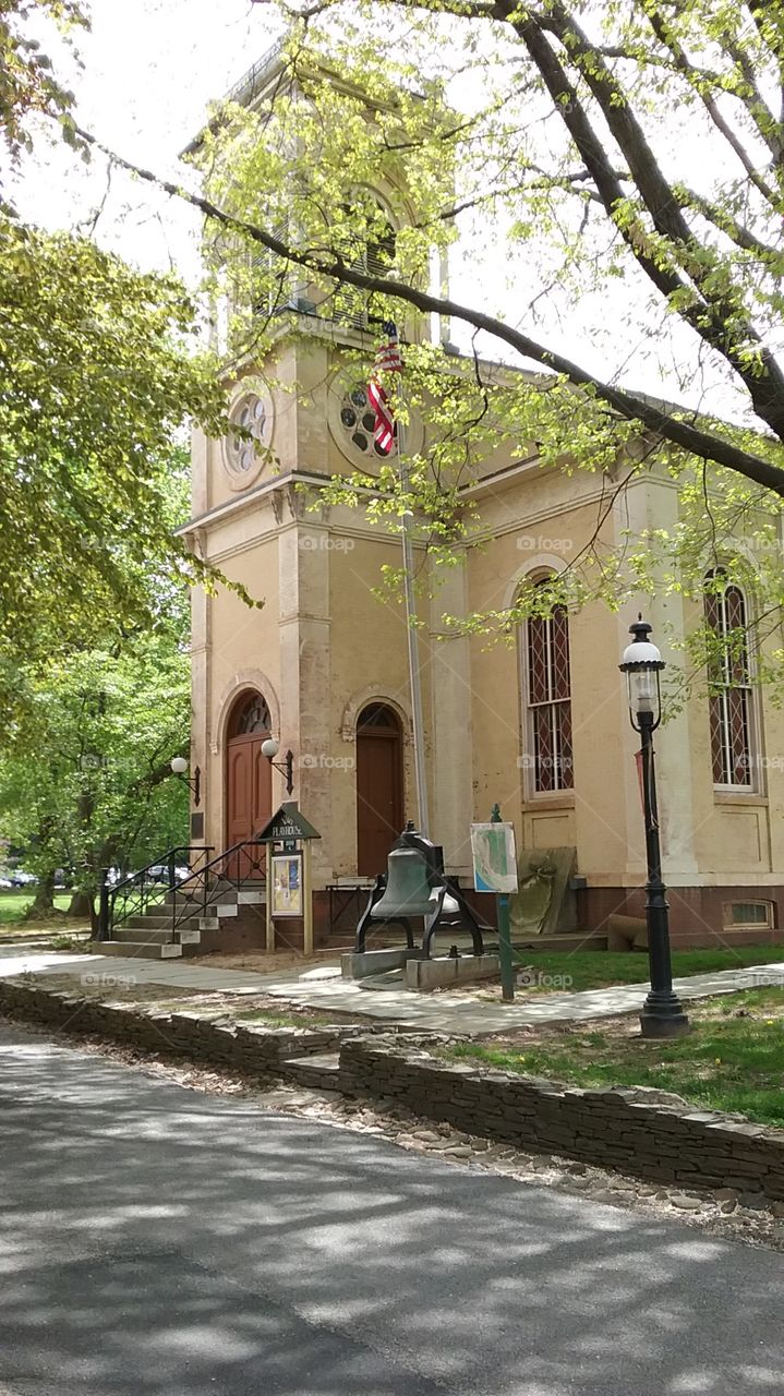 outdoor daylight side view of Veterans Memorial Hall and bell Snug Harbor