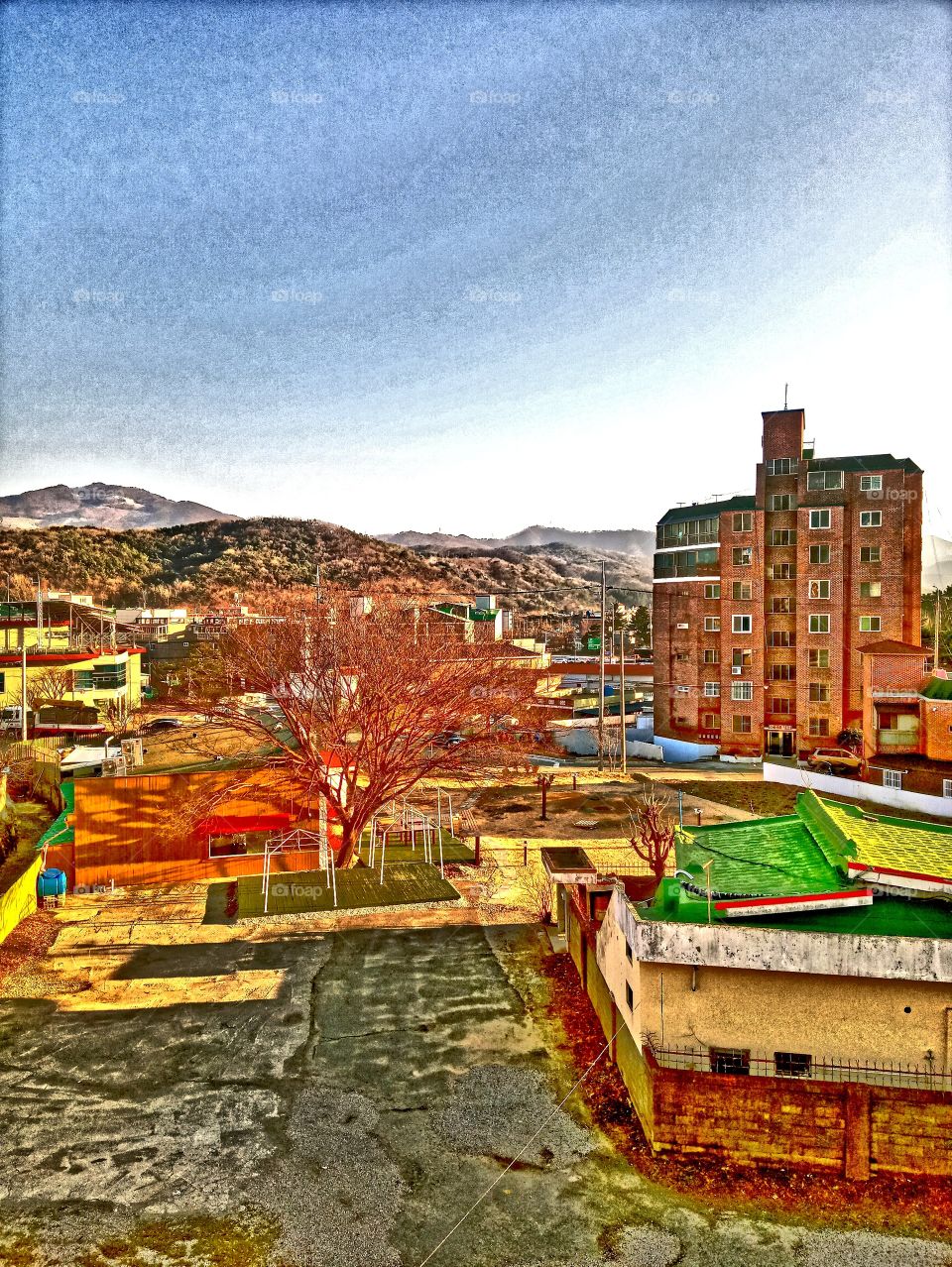 World is full of beautiful sights to enjoy.
But For some1 like me who have limited time to enjoy outside, this sight at the very front of my home is the only things that makes me smile each day. And telling me that world is beautiful.
its afternoon.