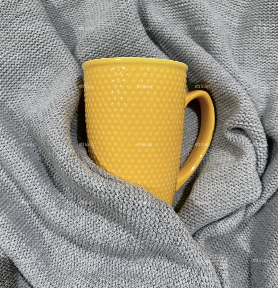 harmonious combination of yellow and gray mug and background