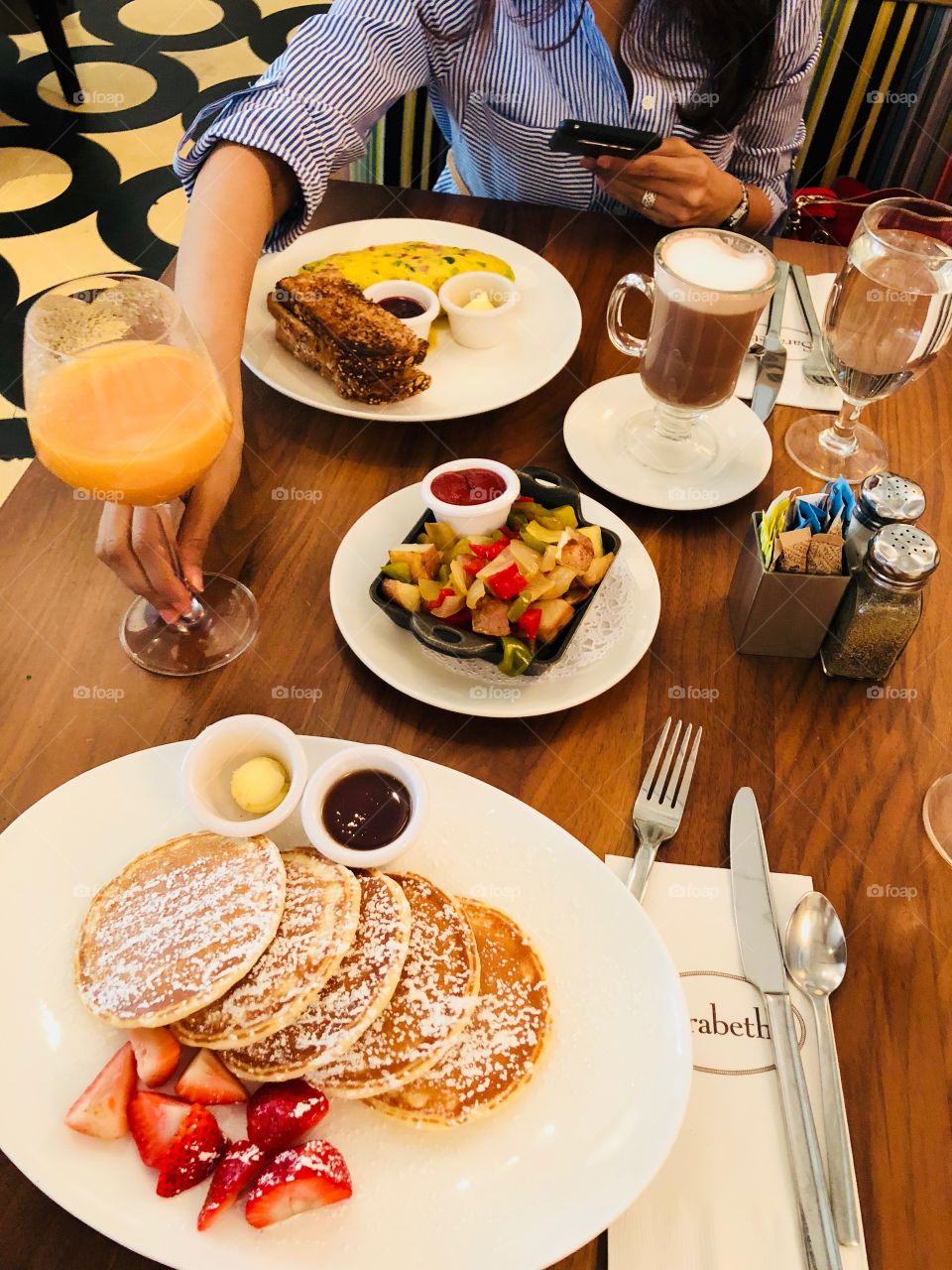 The perfect breakfast as sarabeths in New York ! Pancakes ! Banana smoothies! Potatoes ! Eggs 