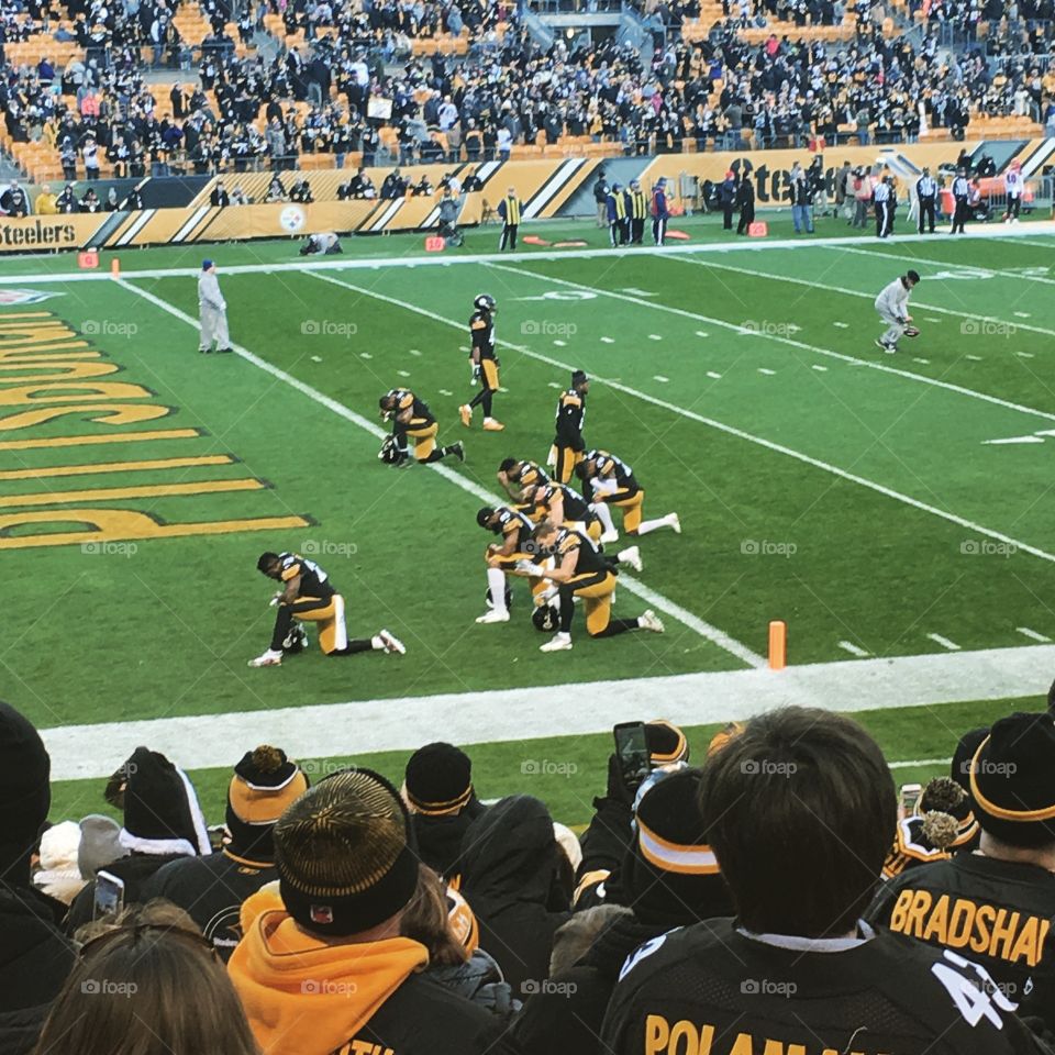 Steelers praying