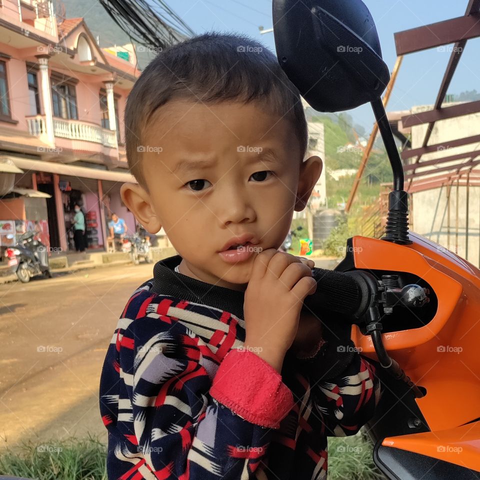 portrait shot😍😍♥️ #onframe myboy♥️♥️😊 #mobilephotography♥️ @meashishshrestha ♥️ tiktok:meashishshrestha😊♥️♥️ #rarecuteeyes😍😊😊 #rate it😊♥️