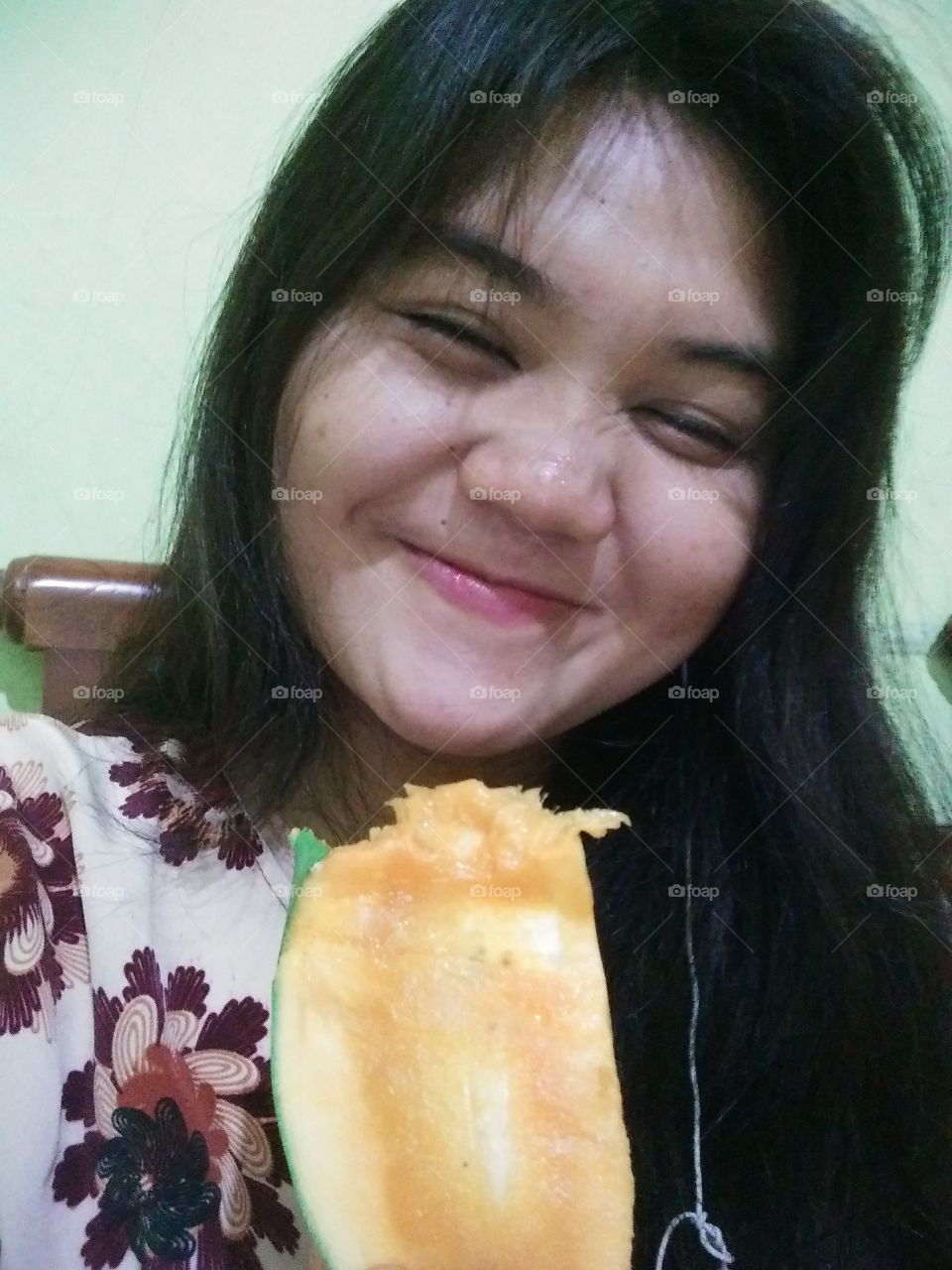 happinesss to eat manggo? wanna eat?😆😘😘