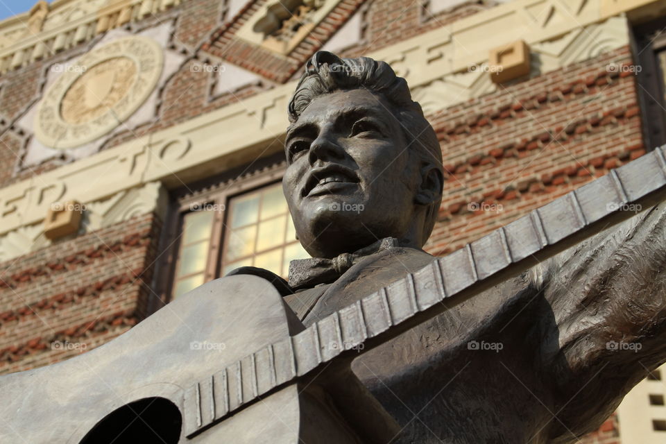 Elvis parsley bronze. a statue to mark the first place Elvis played