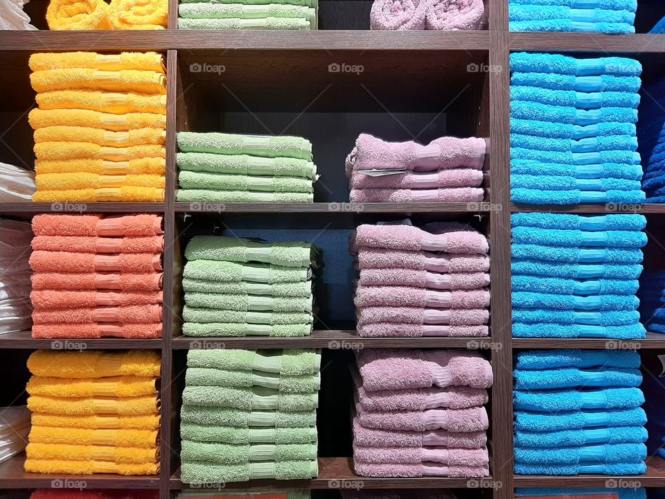 colored towels in order