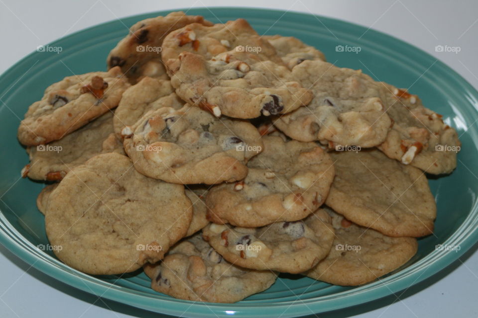 Homemade Triple Chip Cookies with Pretzels 