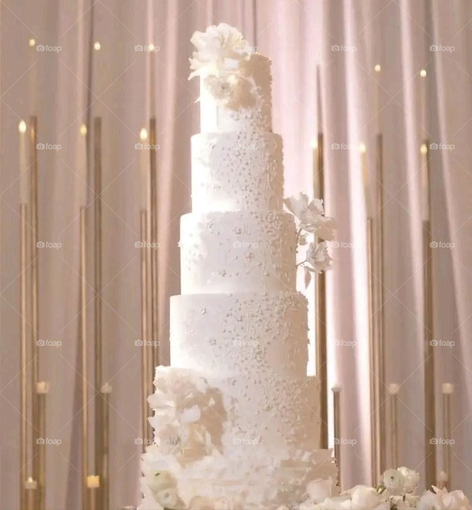 A very beautiful picture, and there is no better picture than it. There is no better picture of green herbs and colorful, red and white roses than it. Glory be to God, the natural and picturesque view, and there is no more