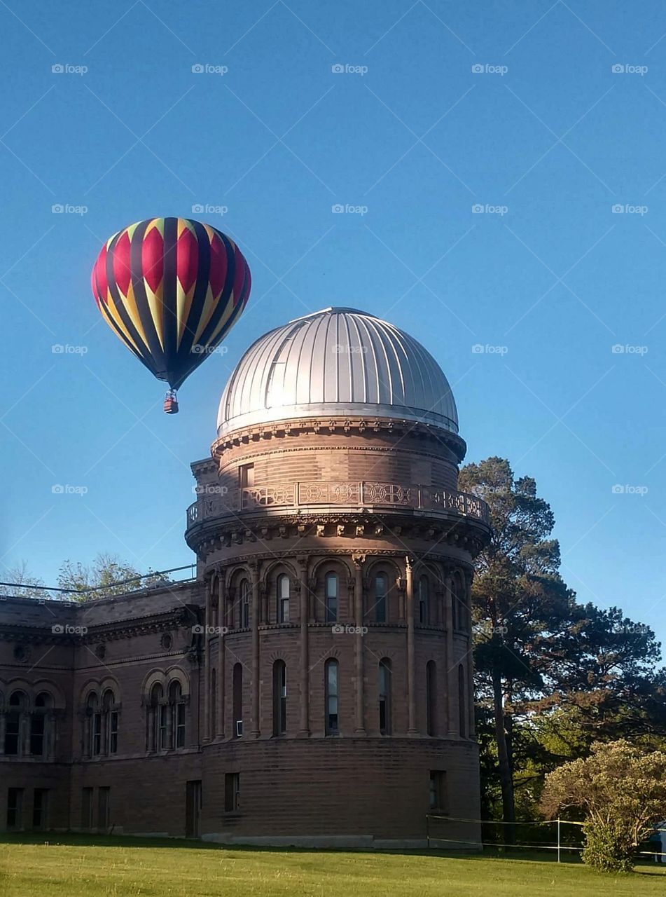 Hot air balloon over Yerkes Observatory, Williams Bay, WI
