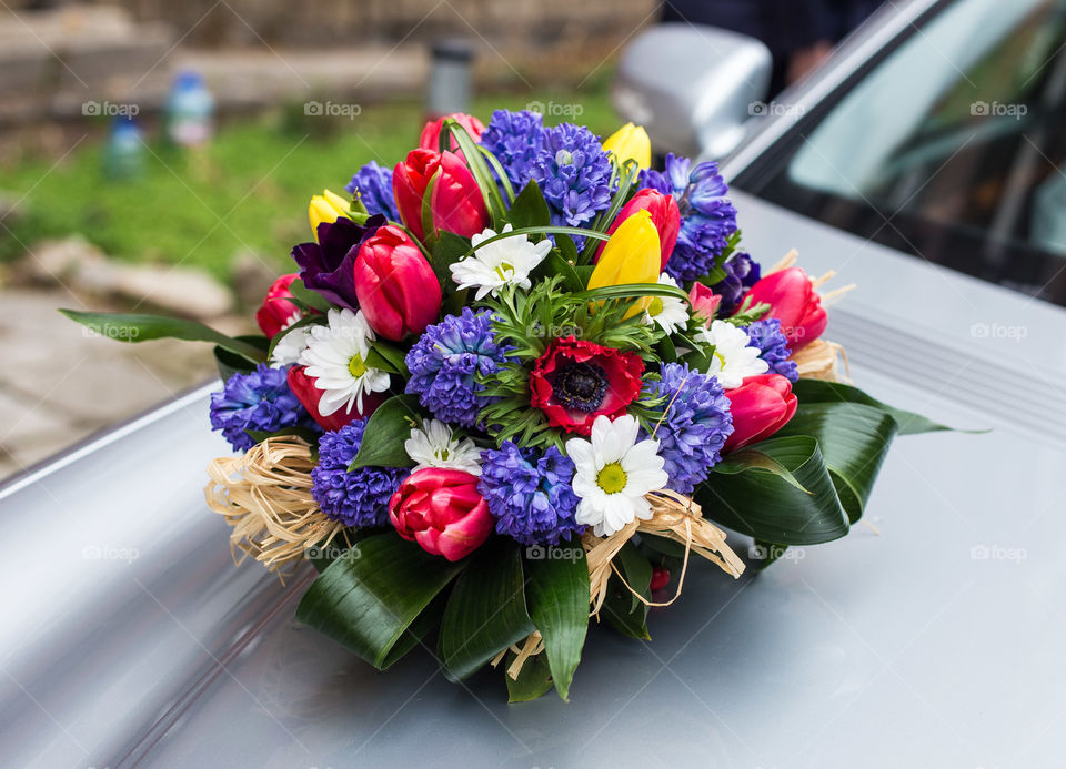 Wedding bunch of flowers on the car