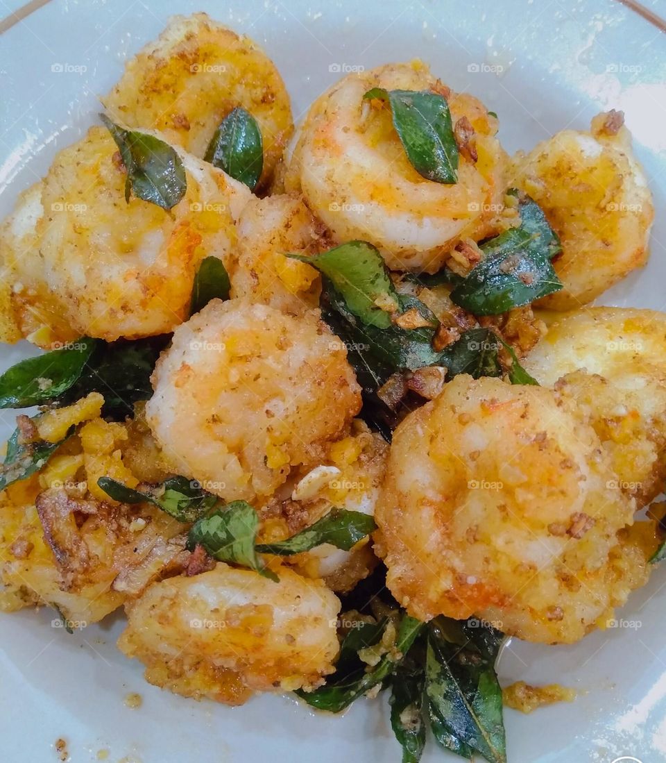 Golden salted egg prawn