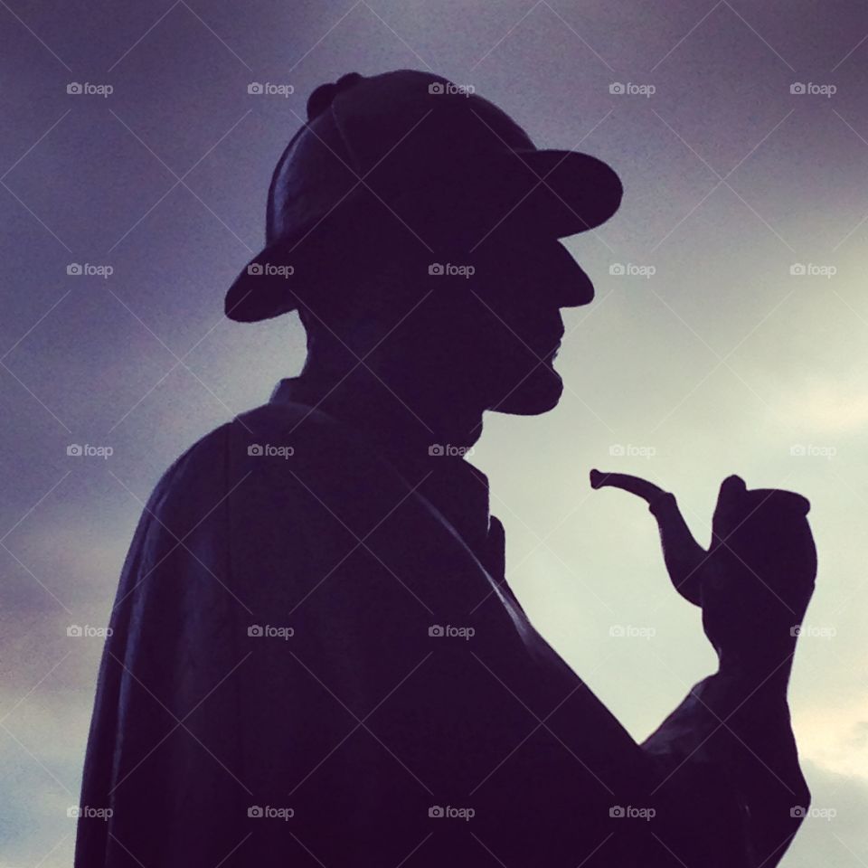 Silhouette of Sherlock Holmes statue London 