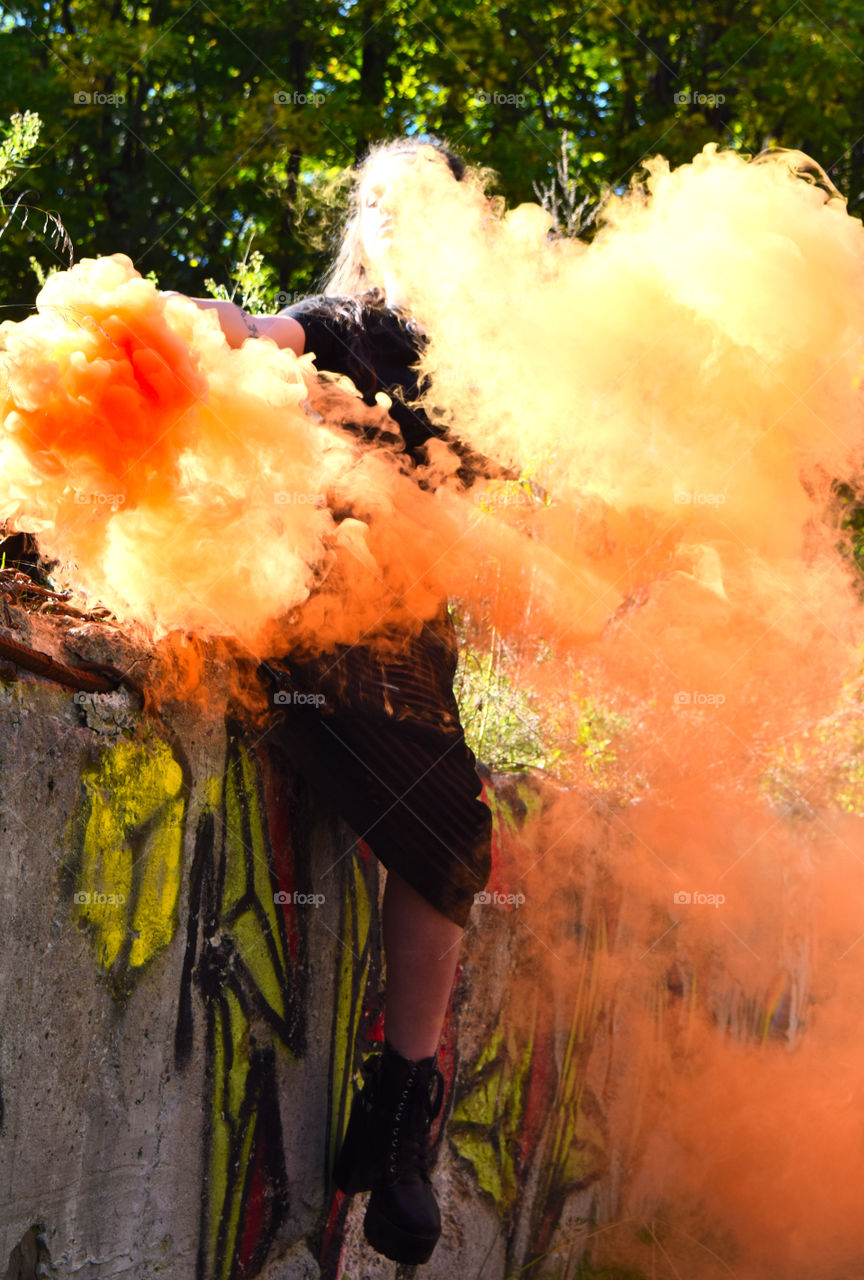 Freeze the moment, let’s capture it! Smoke bomb and the freezing photo in colours. :) 
