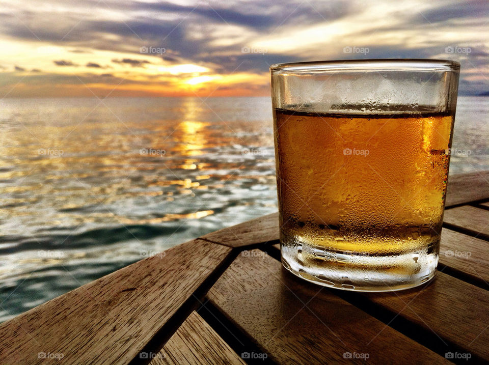 beach travel glass bar by linderborg