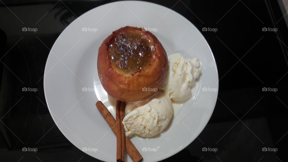 Baked apples and ice cream