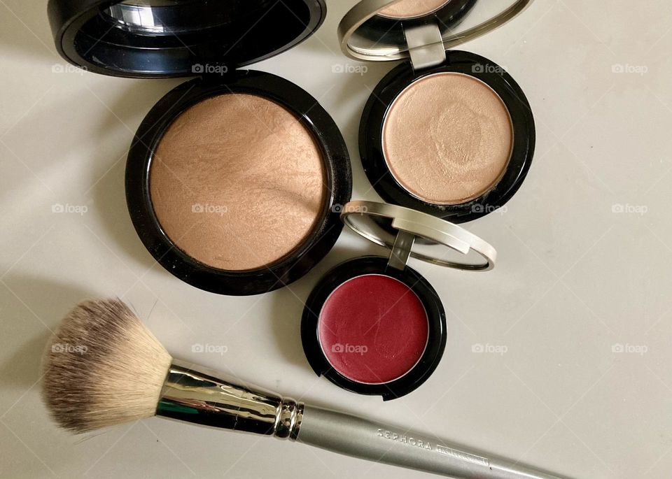 Facial cosmetics and a powder brush