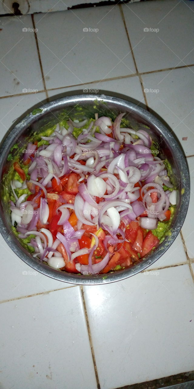 Avocat_Oignons_tomates