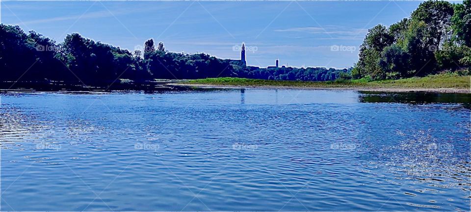 This is the „Danube“ or „Donau“ by the city of „Straubing“ in „Bavaria“, Germany. It is a rather large river and sometimes floods. 2023. Hypnotic Productions