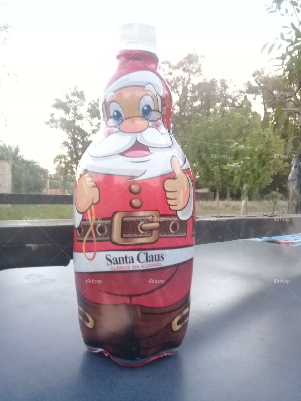 parte trasera de tradicional bebida navideña para niños, por lo que no contiene alcohol.