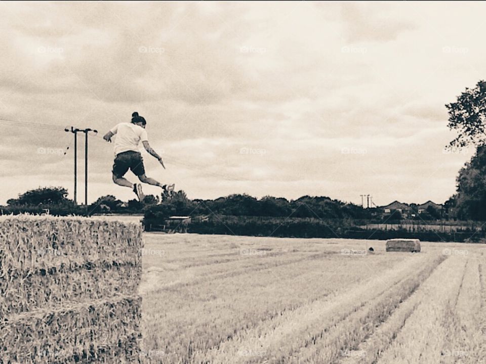 Hay Bale Jumping 