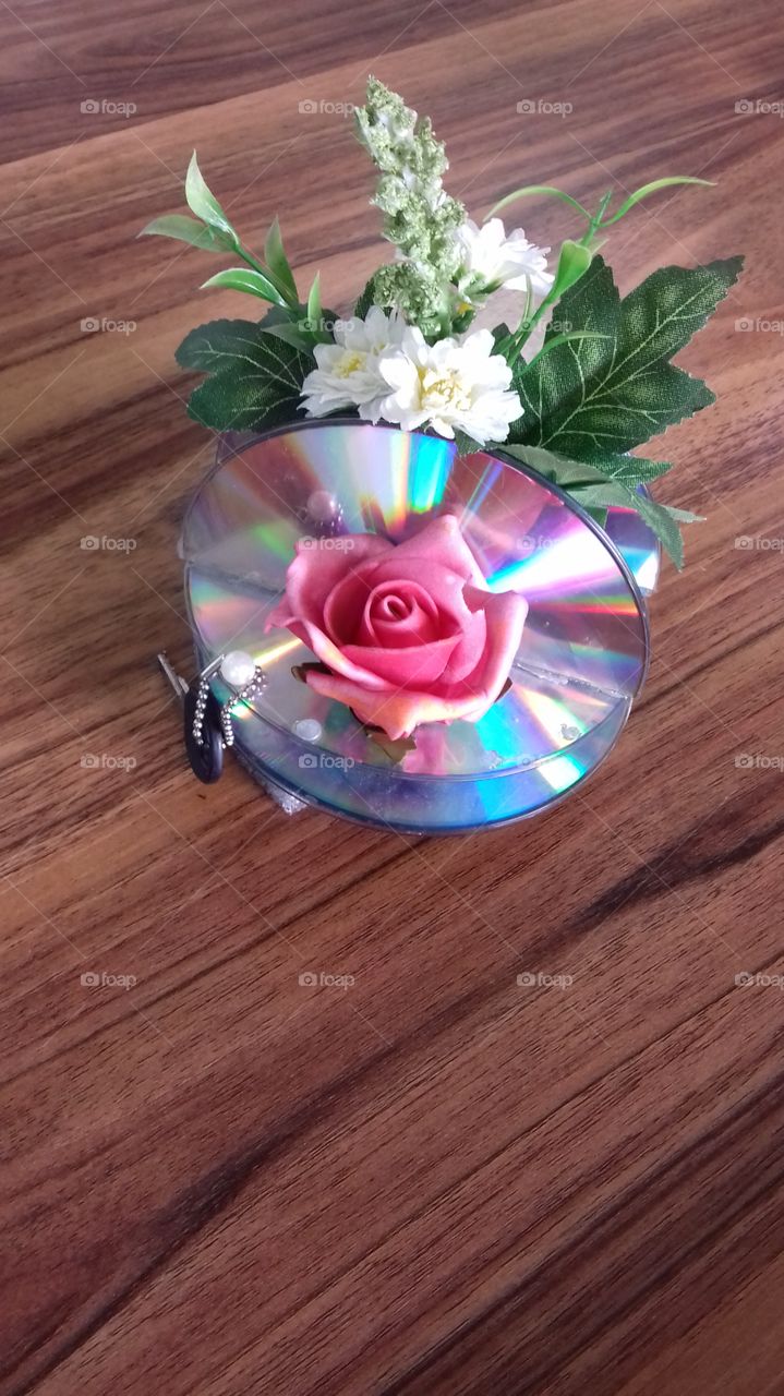 CD die craft idea A flower vase