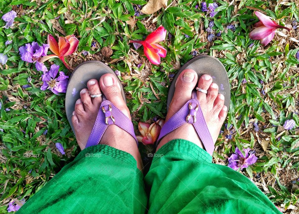 girls feet colorful