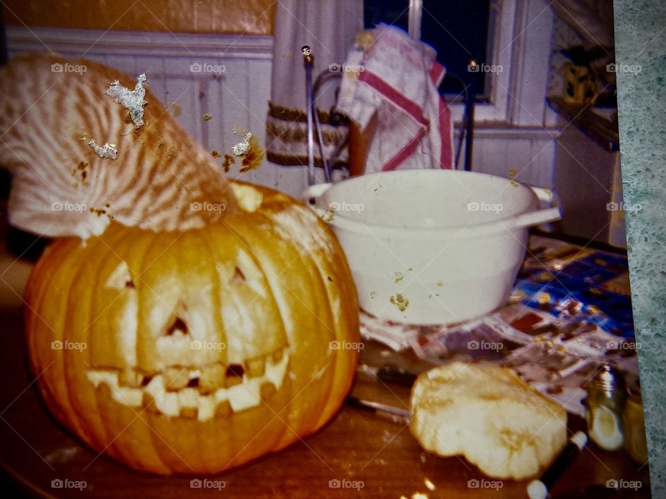 Cat carving jack o lantern 