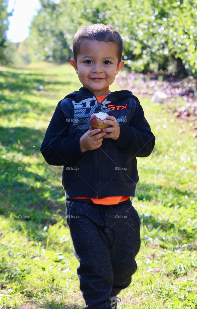 Don snacking on an apple he picked at Roger’s Orchard 