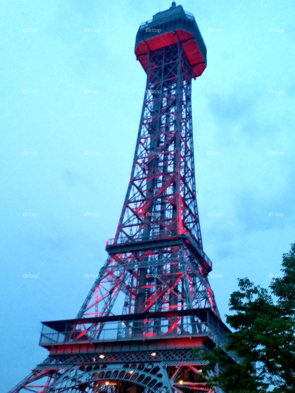 Eiffel Tower (red)
