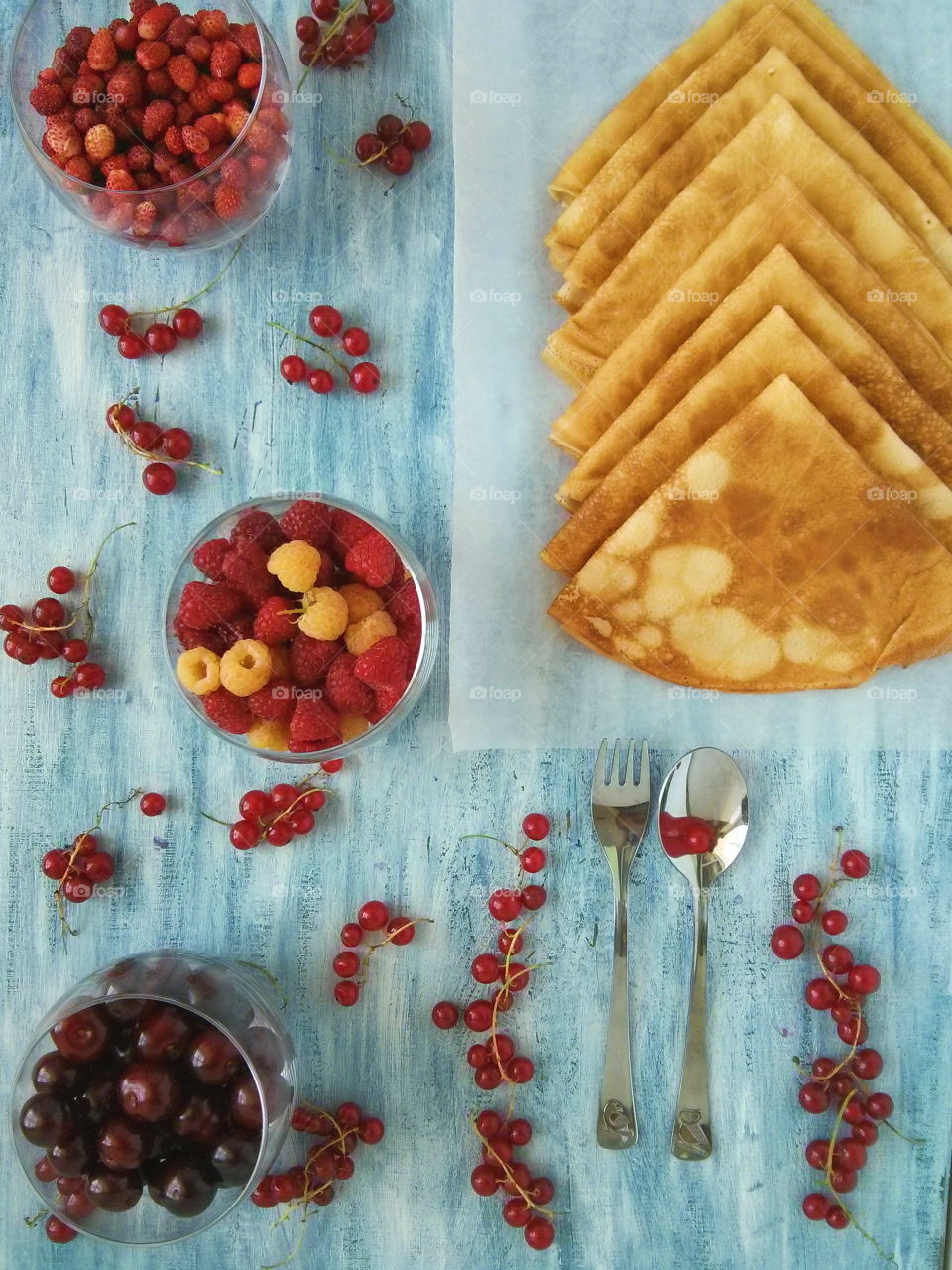 Pancakes. Pancakes with berries