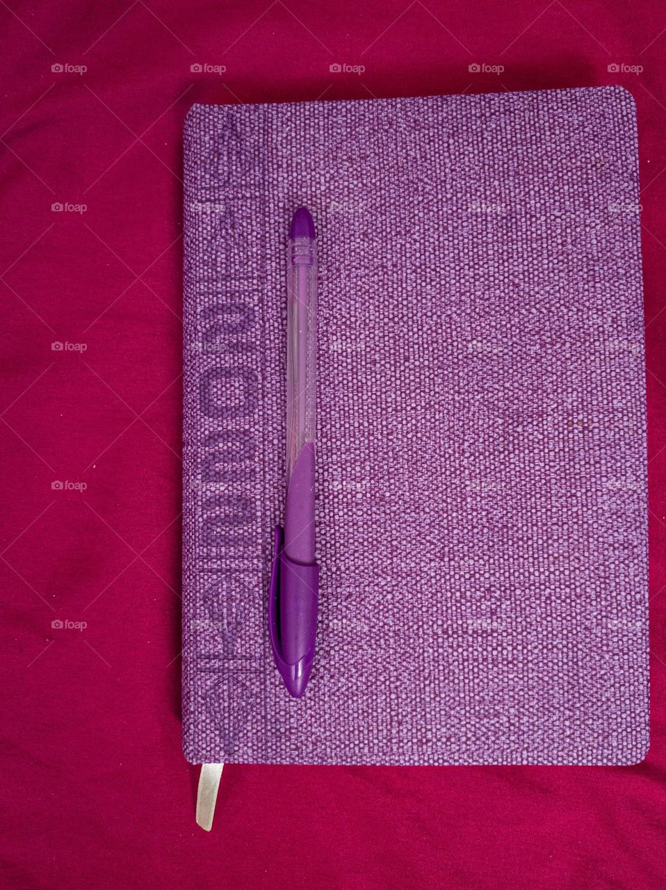 purple diary 2022, a pen on a diary, pink background