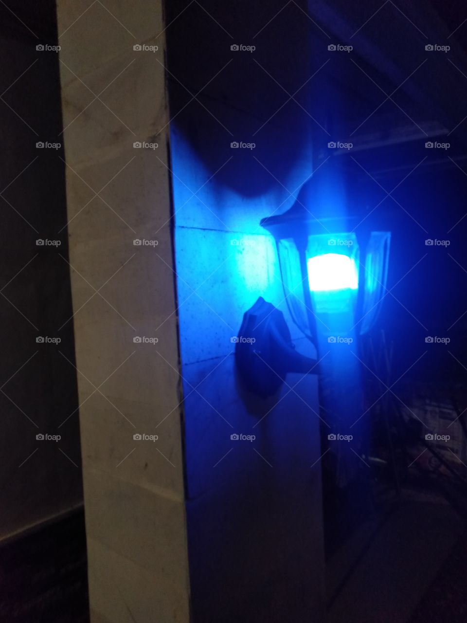 If the lamp pole is installed it looks beautiful, especially the color of the lamp is different from the other lamp colors so that it gives a different feel