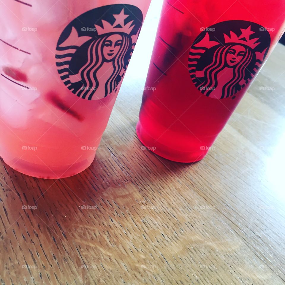 Venti Starbucks Strawberry Refresher and Starbucks violet Drink with ice 