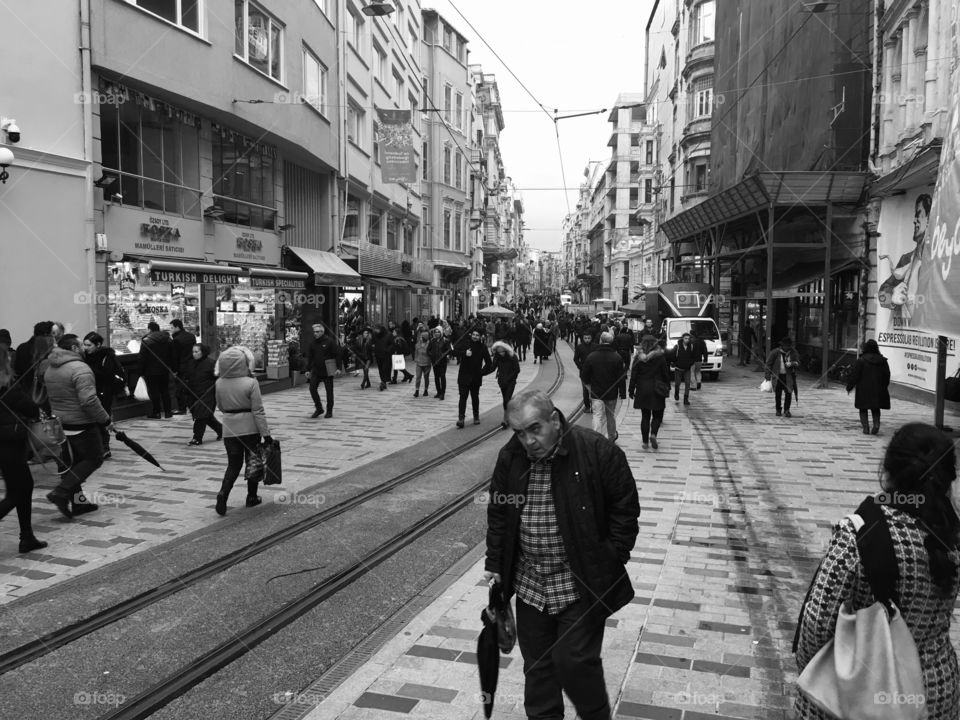 Istanbul. We are all in a hurry to live, But rarely we look up, We lose the meaning of the thread, And our thoughts are looking down ... ///Мы все спешим пожить, Но редко смотрим ввысь, Теряем смысла нить, И мысли смотрят вниз...