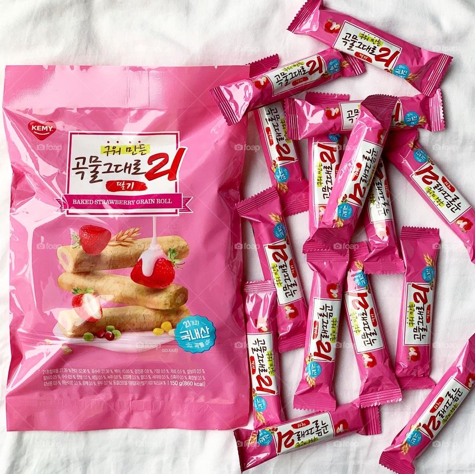 Nutritious Korean yummy grain rolls in cheese and strawberry flavours, suitable for kids and family 