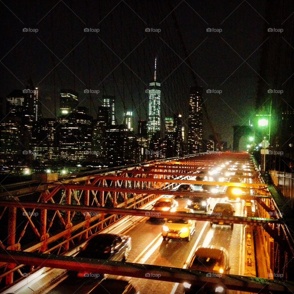 Iconic Brooklyn bridge at night. 
