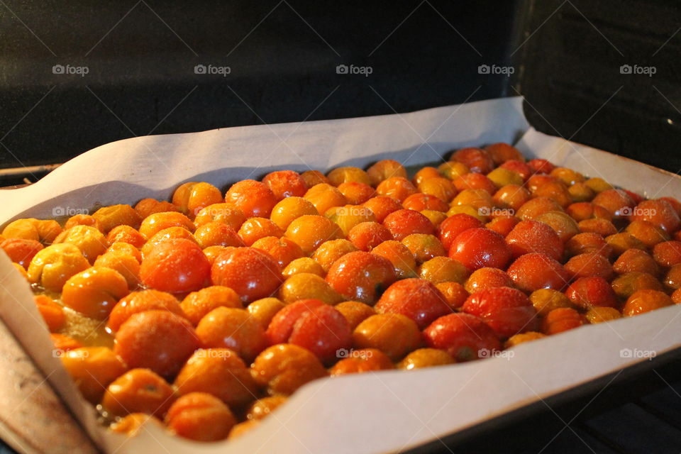 roasting tomatoes