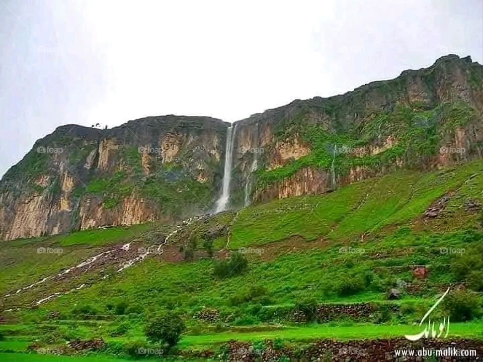 A stunning view of green mountains covered in fog in Yemen